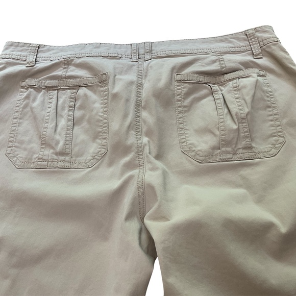 Sonoma Women’s Life + Style Straight Leg Tan Khaki Mid-Rise Pants – Size 16 - Picture 4 of 8